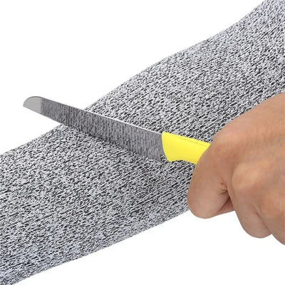 Schnittfeste Arm-Schutzhülle für Outdoor-Aktivitäten – clever-campen Ansicht 2