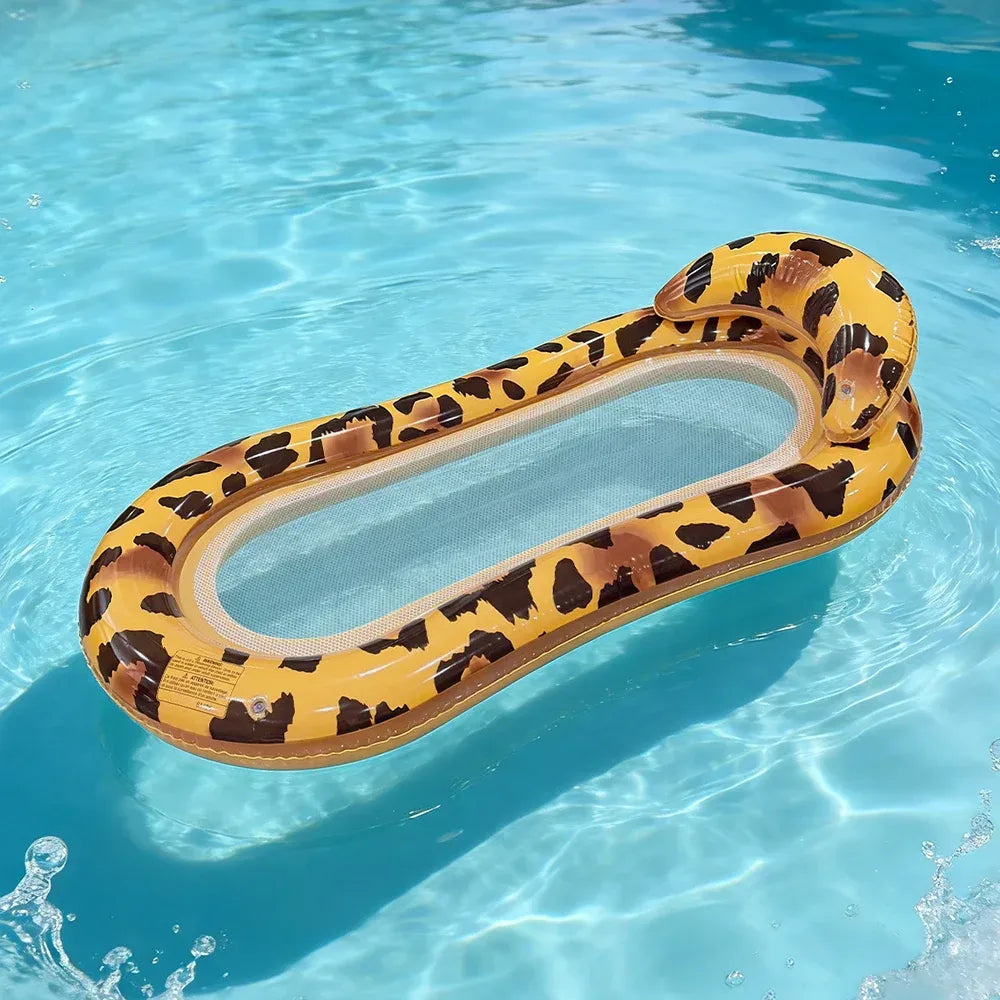 Aufblasbare Wasserliege für Pool und Strand – Leopard Design – clever-campen Camping & Outdoor Schweiz