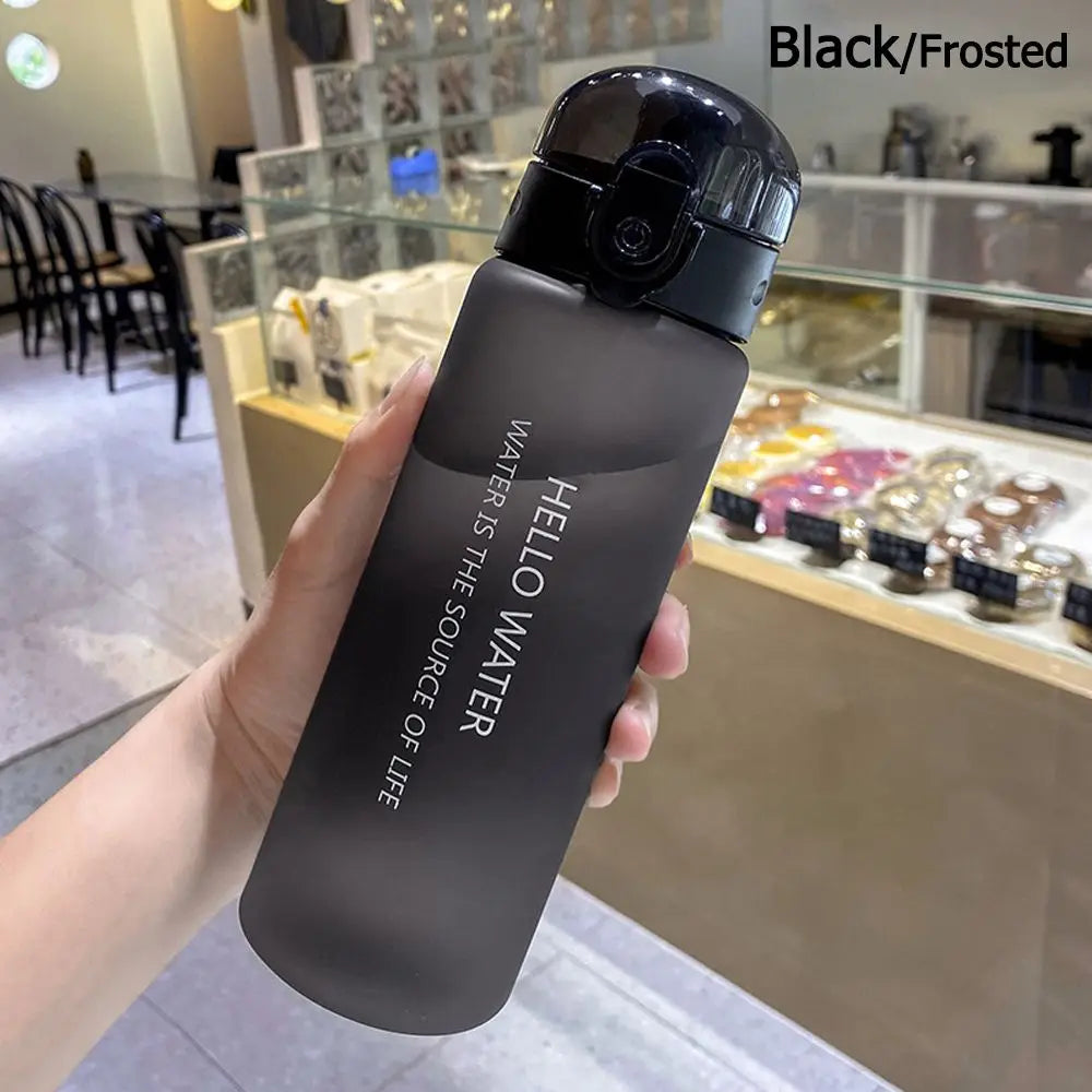 Transparente Trinkflasche 780ml – Leicht & Auslaufsicher
