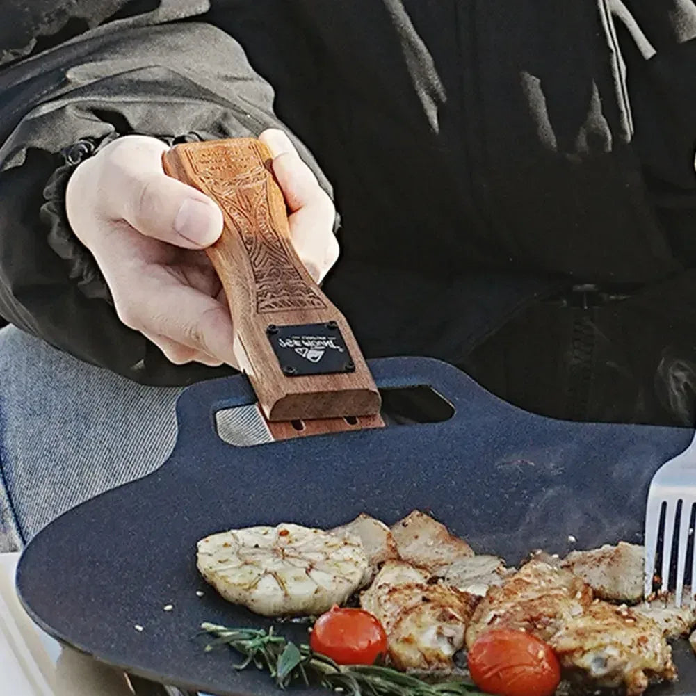 Verstellbarer Grillpfannen-Hebel mit Holzgriff – clever-campen Camping & Outdoor Schweiz
