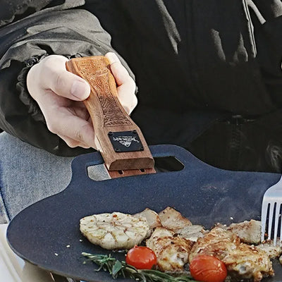 Verstellbarer Grillpfannen-Hebel mit Holzgriff – clever-campen Camping & Outdoor Schweiz