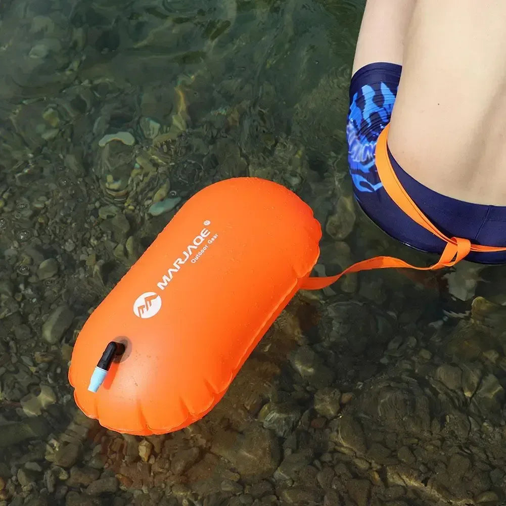 Aufblasbare Schwimmboje mit Hüftgurt für Wassersport – clever-campen Camping & Outdoor Schweiz