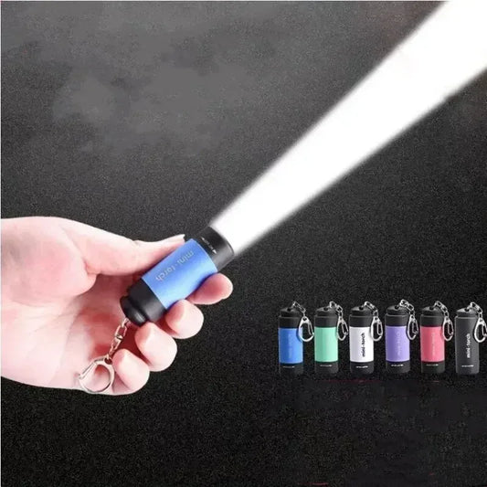 Mini LED Taschenlampe USB wiederaufladbar Schlüsselanhänger – clever-campen Camping & Outdoor Schweiz