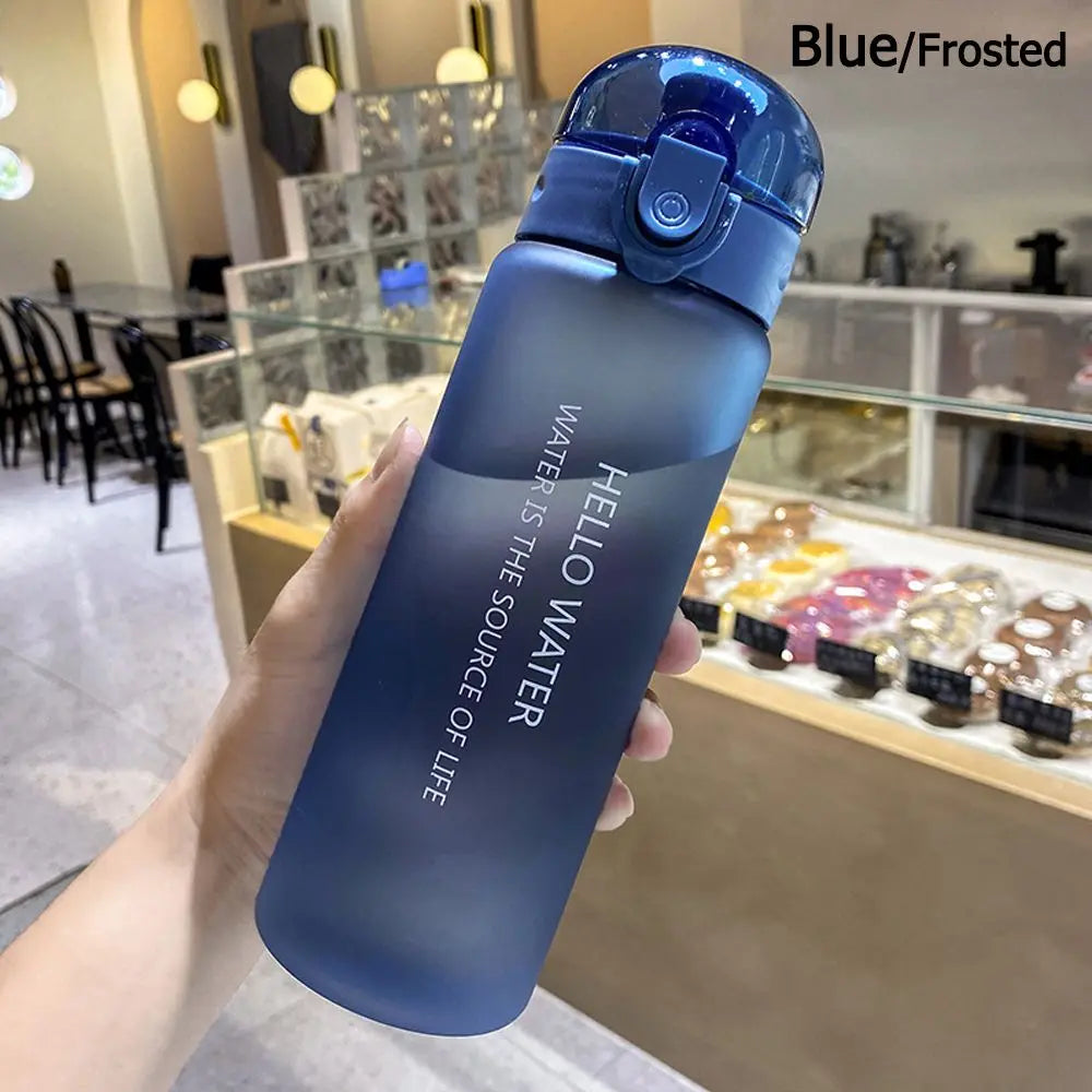 Transparente Trinkflasche 780ml – Leicht & Auslaufsicher