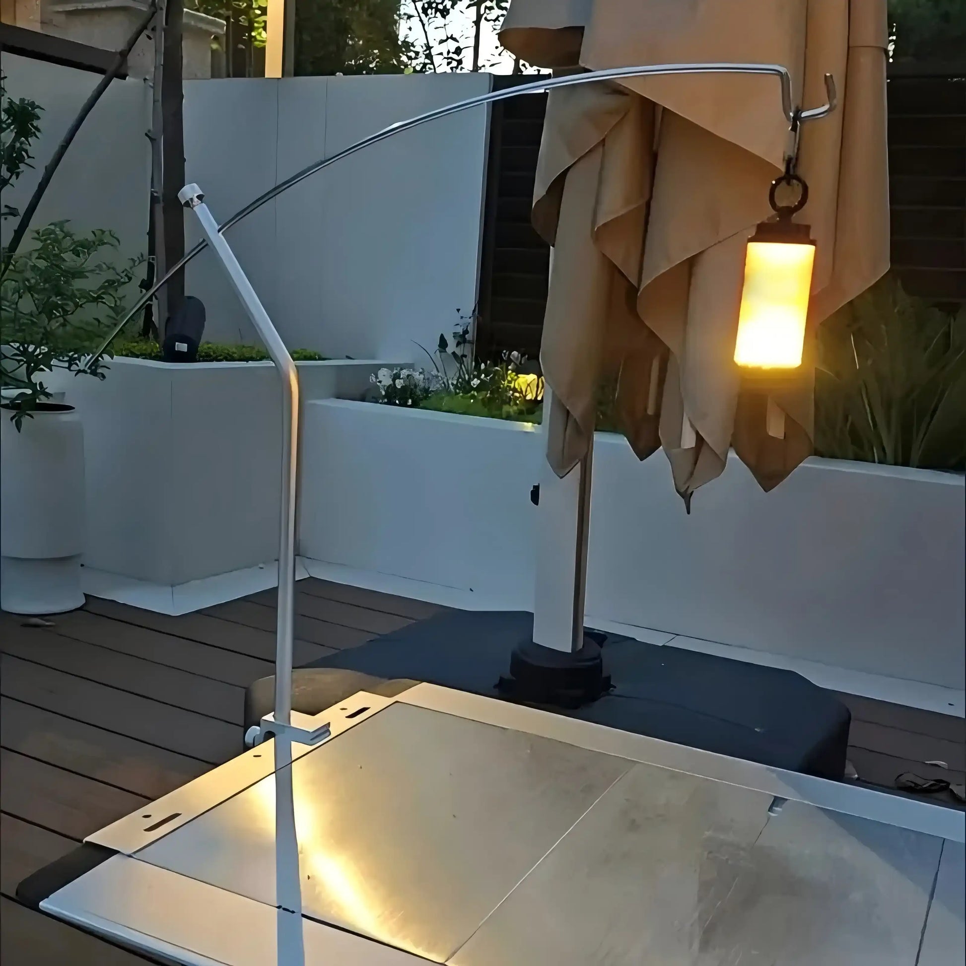 Verstellbarer Campinglicht-Halter für optimale Beleuchtung – clever-campen Camping & Outdoor Schweiz