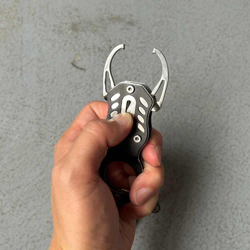 Edelstahl Fischgreifer mit Karabiner und Spiralkabel – clever-campen Ansicht 5
