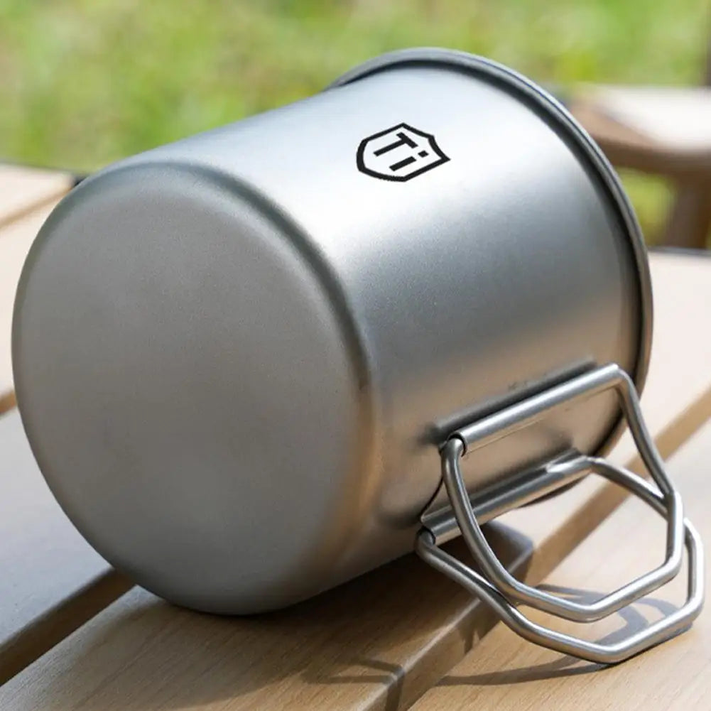 Titanlegierung Camping Wasserbecher mit klappbarem Griff – clever-campen Ansicht 2