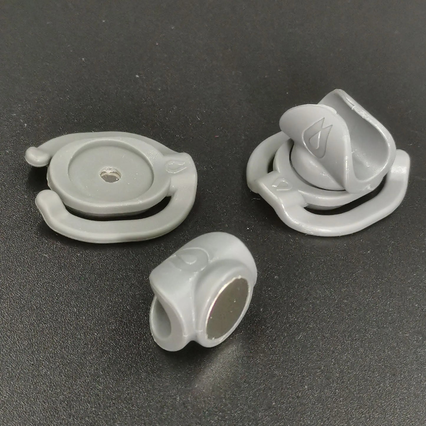 Magnetischer Schlauchclip für Trinkblasen – mit Clip – clever-campen Ansicht 4