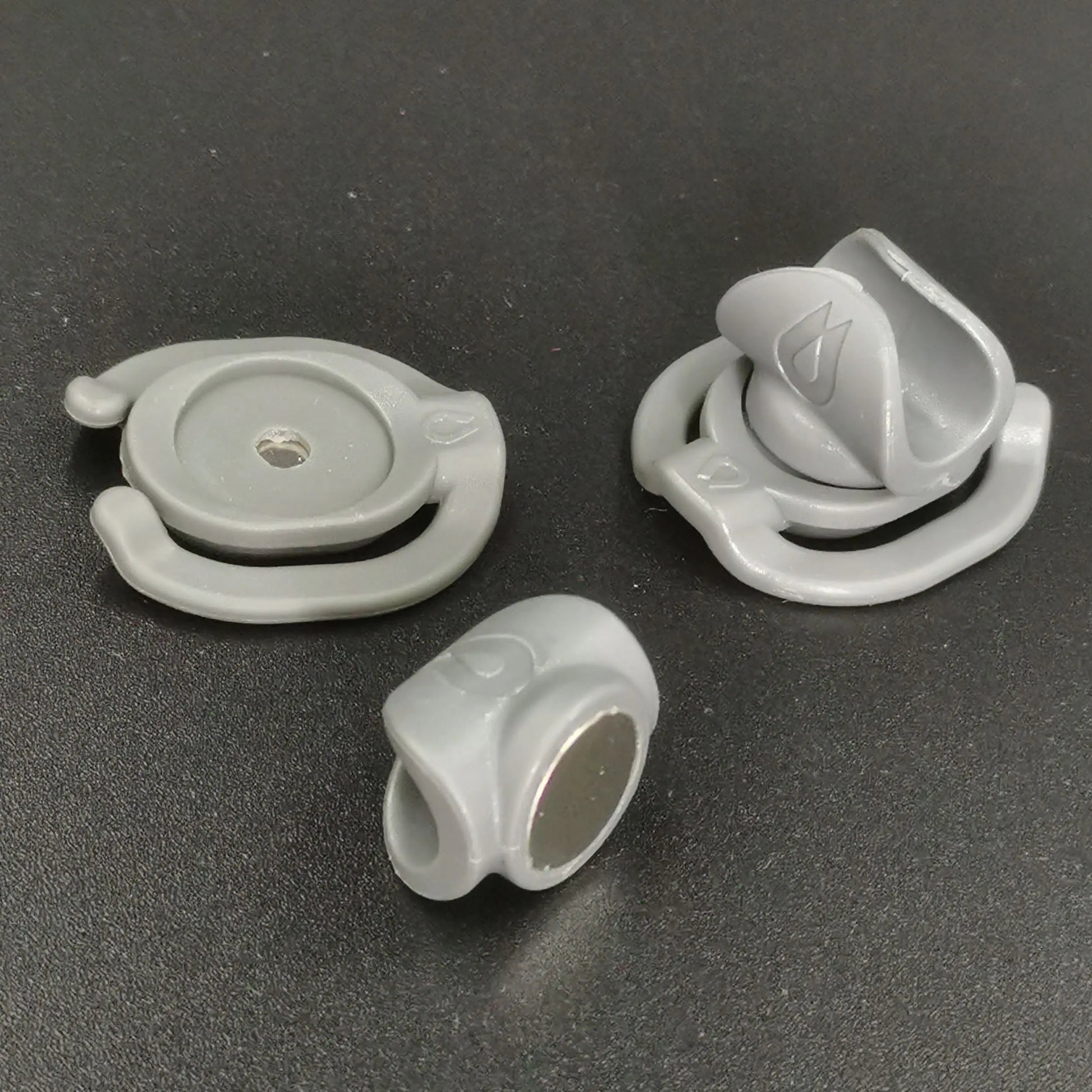 Magnetischer Schlauchclip für Trinkblasen – mit Clip – clever-campen Ansicht 4
