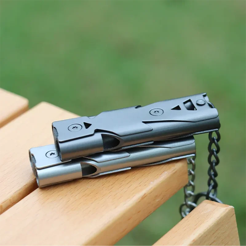 7-in-1 Multifunktionales Überlebenssignalgerät – aus Metall – clever-campen Ansicht 3