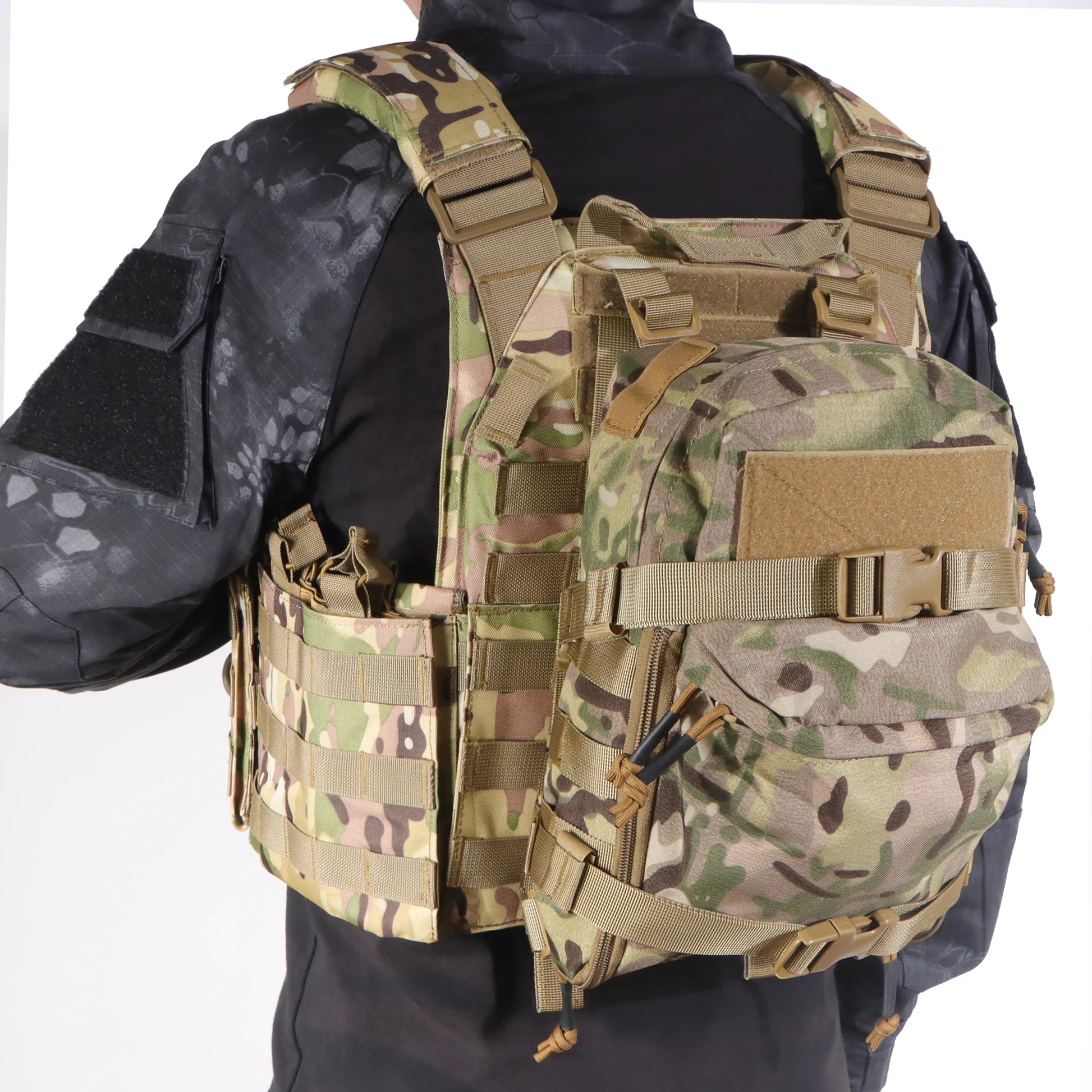 Taktische Molle Trinkblasen-Tasche für Outdoor-Westen – clever-campen Ansicht 2