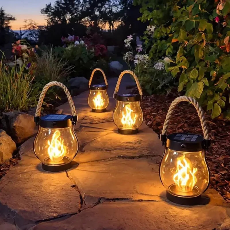 Solarbetriebene Campinglaterne mit Flammeneffekt – clever-campen Ansicht 3