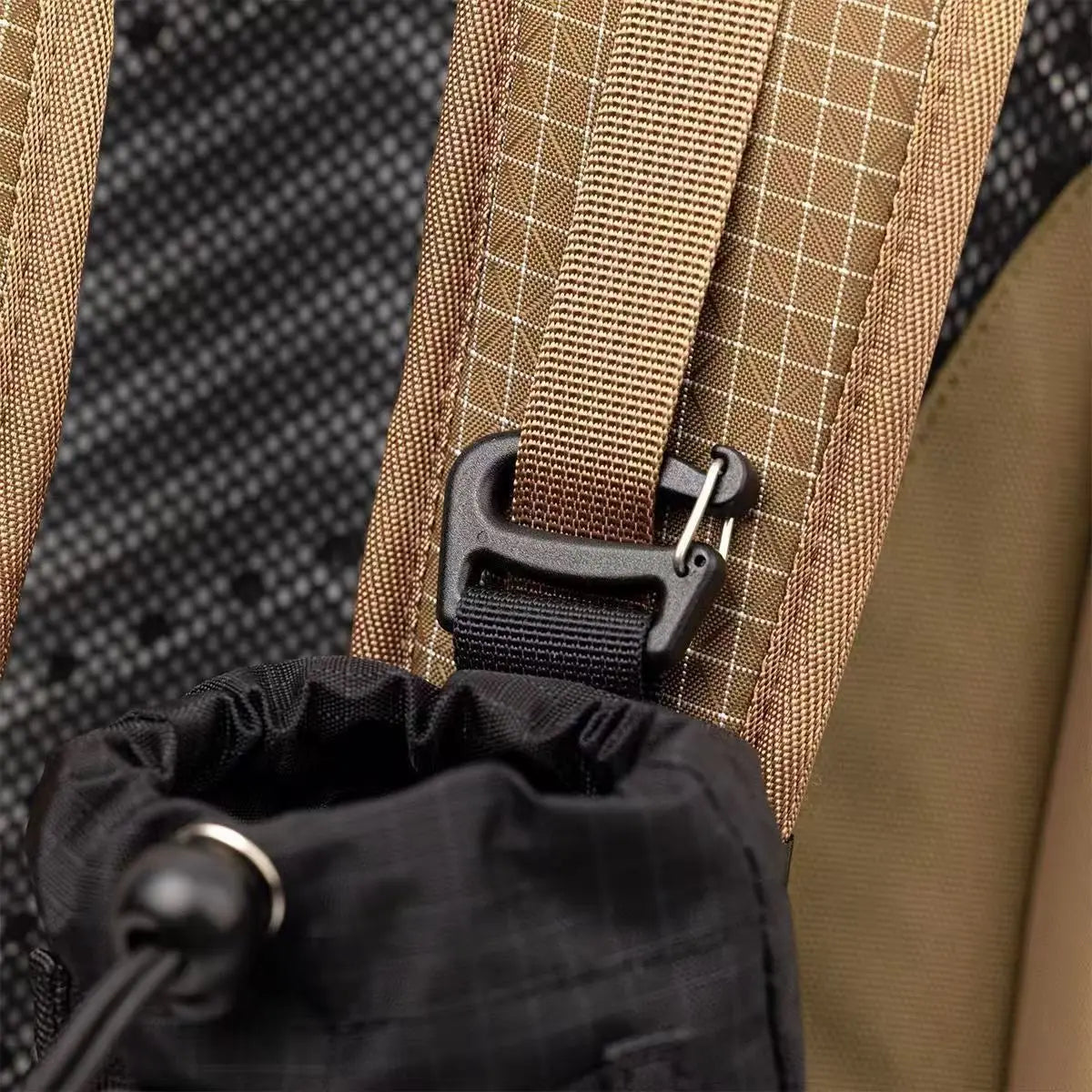 Praktische Trinkflaschen-Halterung für Outdoor-Aktivitäten – clever-campen Ansicht 5