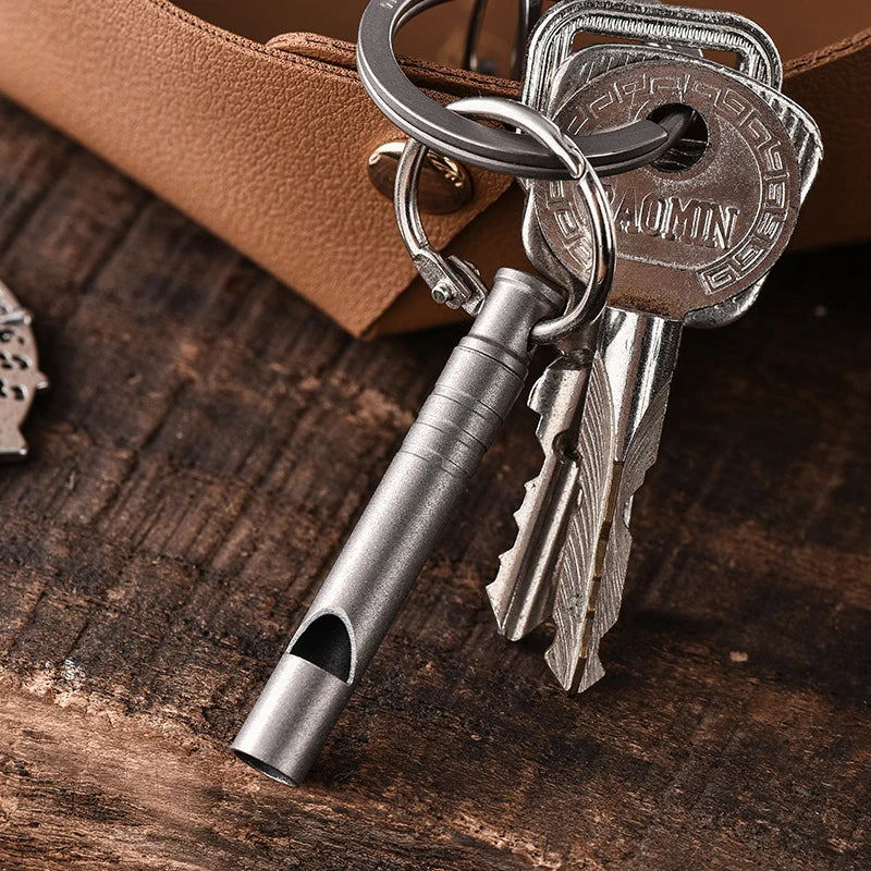 Titanium Notfallpfeife mit Lanyard – ultraleicht für Outdoor – clever-campen Ansicht 5