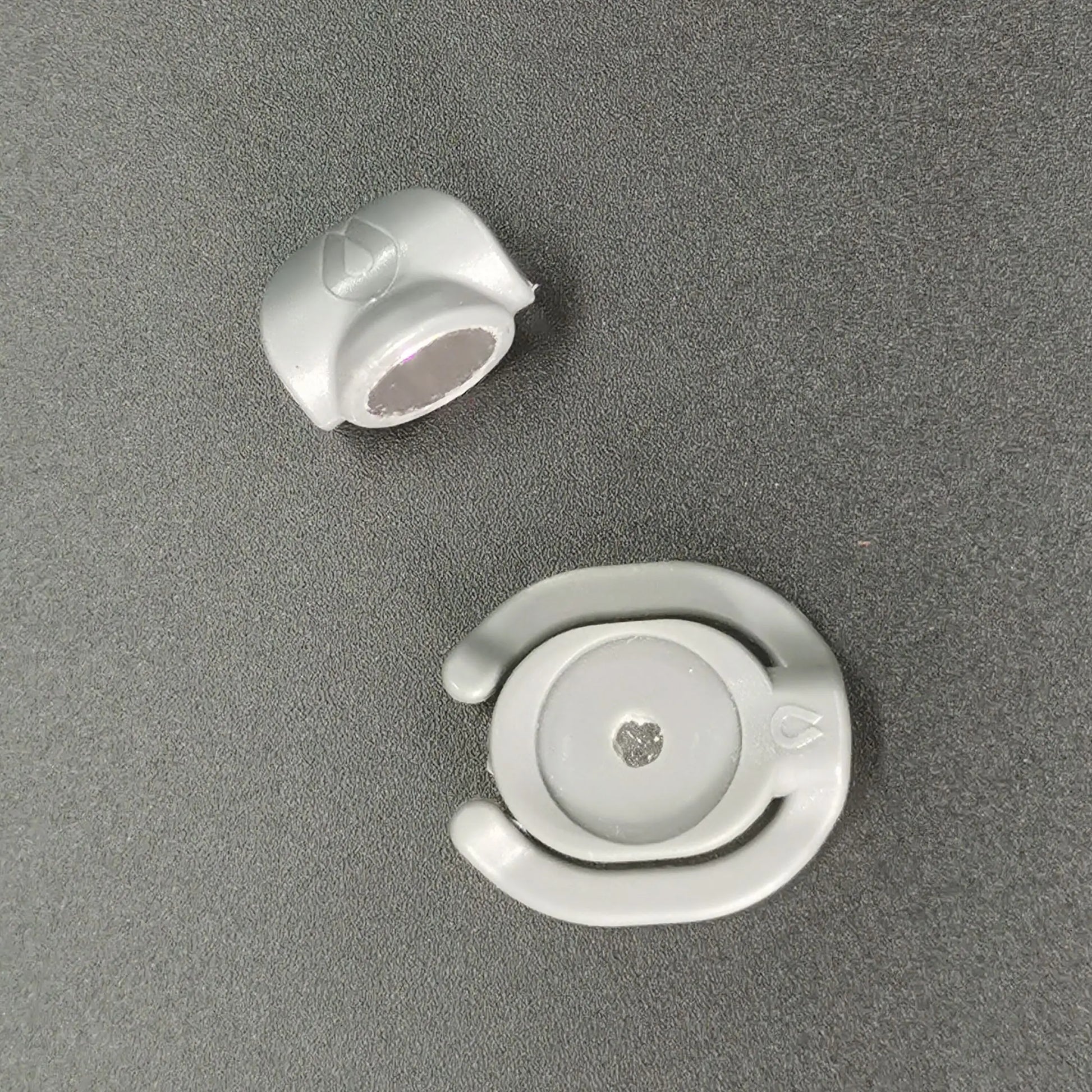 Magnetischer Schlauchclip für Trinkblasen – mit Clip – clever-campen Ansicht 2