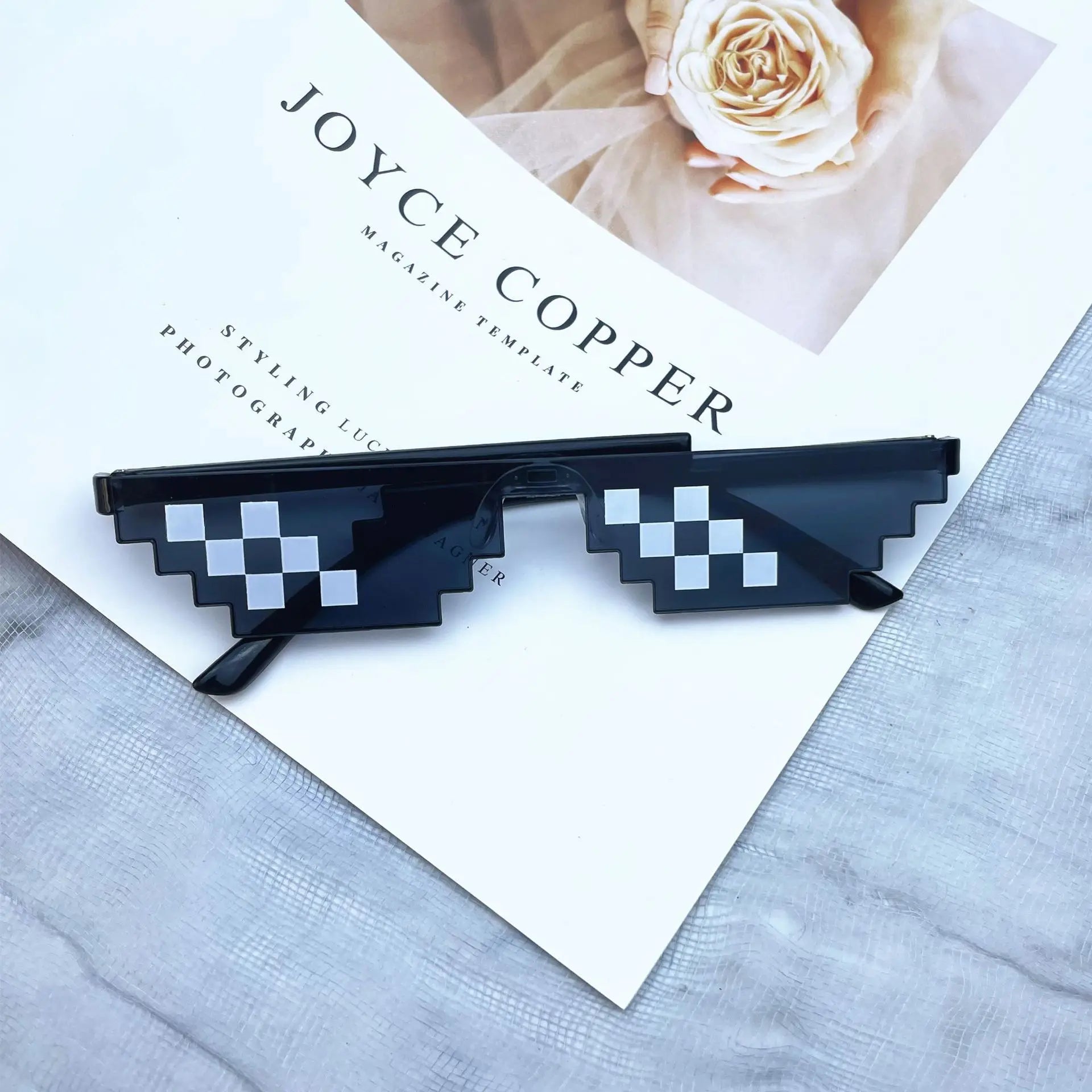 Mosaic Sonnenbrillen für Männer und Frauen – Vintage Pixel – clever-campen Ansicht 3