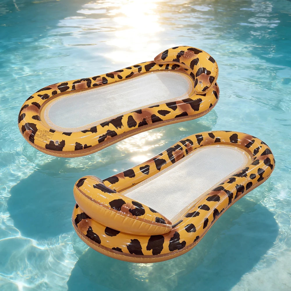Aufblasbare Wasserliege für Pool und Strand – Leopard Design – clever-campen Ansicht 4