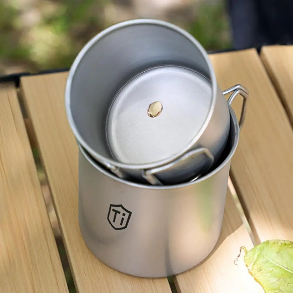 Titanlegierung Camping Wasserbecher mit klappbarem Griff – clever-campen Ansicht 3