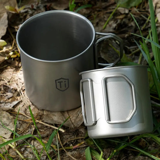 Titanbecher mit Klappgriff für Outdoor-Aktivitäten – clever-campen Ansicht 2