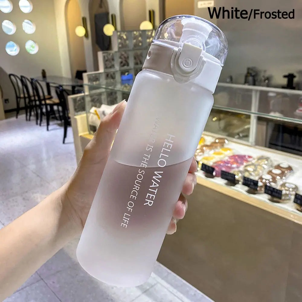 Transparente Trinkflasche 780ml – Leicht & Auslaufsicher